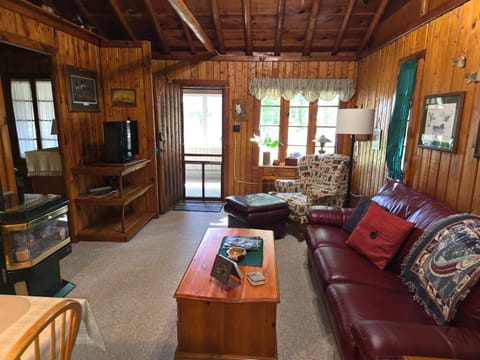 Lake Access! Twin Birch Resort - The Brown Bear House in Lake Township