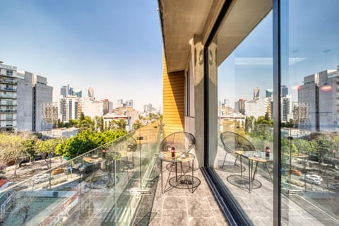 Balcony/Terrace, City view