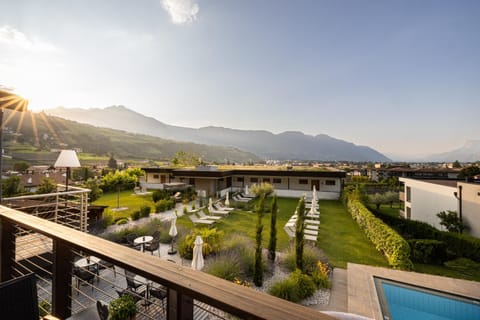 Garden, View (from property/room), Balcony/Terrace, Pool view