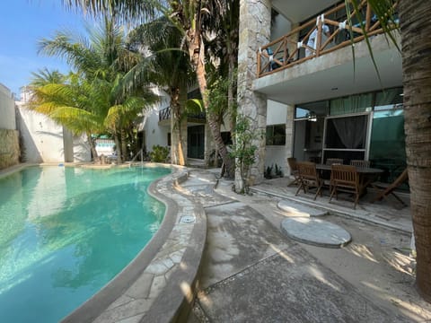 Swimming pool