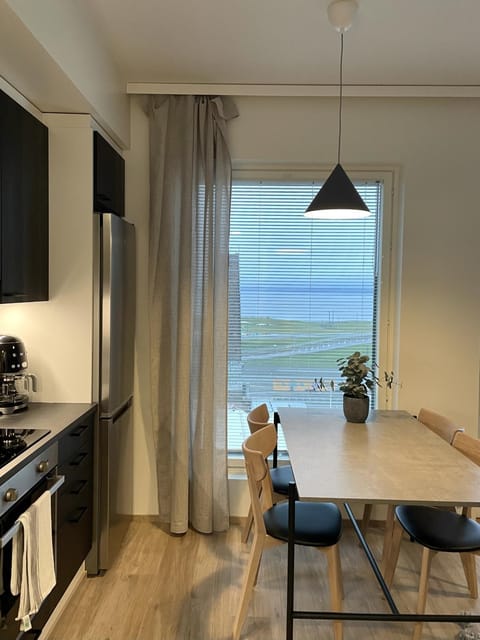 Dining area, Lake view, kitchen