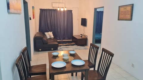TV and multimedia, Seating area, Dining area