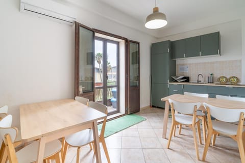 Property building, Kitchen or kitchenette, Living room