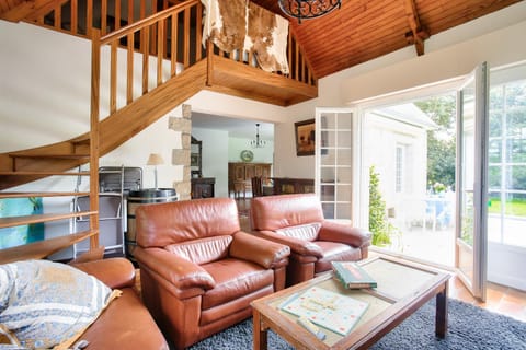 Communal lounge/ TV room, Living room