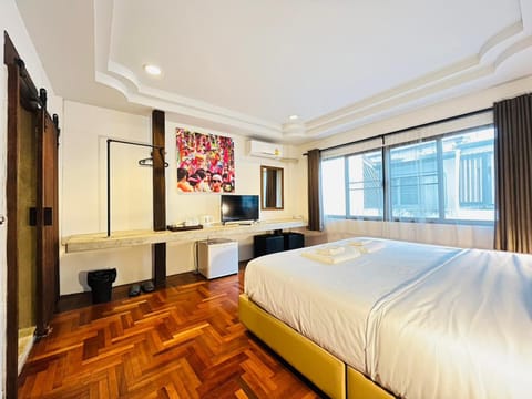 View (from property/room), Photo of the whole room, heating, towels, air conditioner