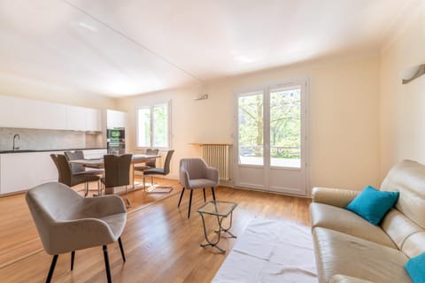 Kitchen or kitchenette, Living room, Dining area