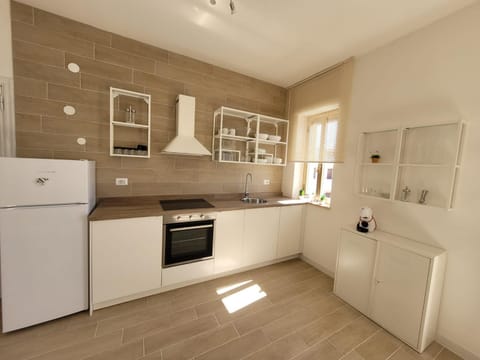 Kitchen or kitchenette, dishwasher, pet friendly, stove