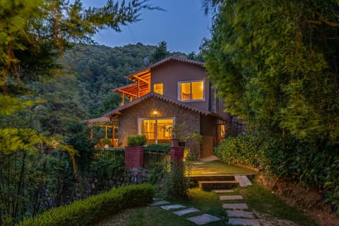 Property building, Facade/entrance, Day, Night, Natural landscape, Garden, Garden view