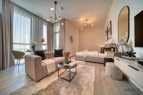 Property building, TV and multimedia, Living room, Photo of the whole room, Seating area, Bedroom