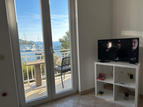 Day, TV and multimedia, Sea view