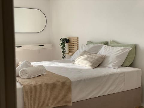 Bed, Photo of the whole room, towels