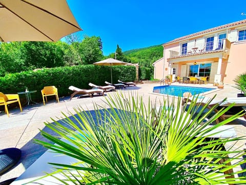 Property building, Balcony/Terrace, Pool view, Swimming pool