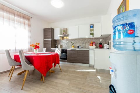 Chubi 2BR apt parking terrace bbq vegetable garden Apartment in Zadar