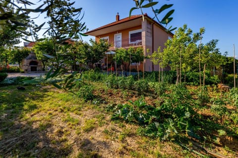 Chubi 2BR apt parking terrace bbq vegetable garden Apartment in Zadar