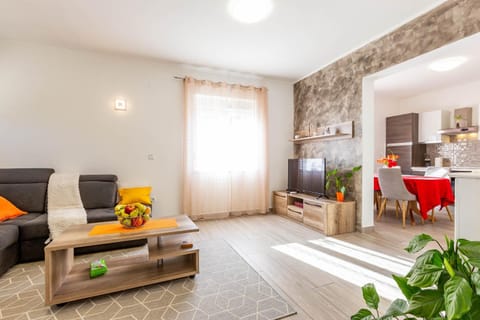 Chubi 2BR apt parking terrace bbq vegetable garden Apartment in Zadar