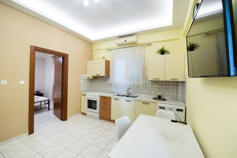 TV and multimedia, Kitchen or kitchenette, Dining area, Bedroom