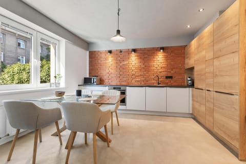 Coffee/tea facilities, Kitchen or kitchenette, Dining area, minibar, pet friendly, stove