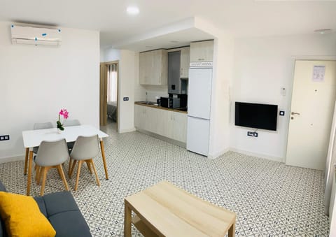 TV and multimedia, Kitchen or kitchenette, Dining area, air conditioner