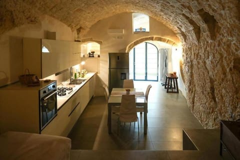 Kitchen or kitchenette, Seating area, Dining area, pet friendly