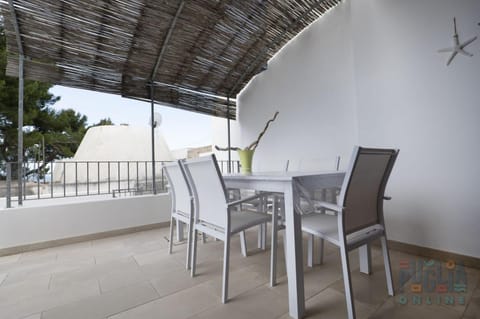 Property building, Patio, Day, View (from property/room), Balcony/Terrace, Living room, Seating area, Dining area