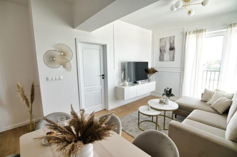 Communal lounge/ TV room, TV and multimedia, Living room, Seating area