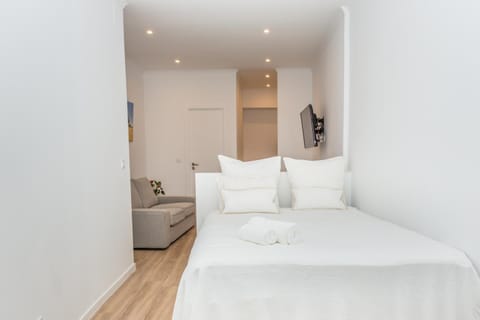 Photo of the whole room, Bedroom