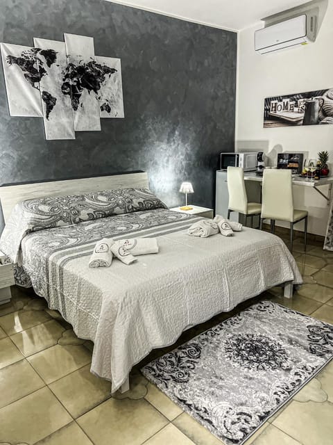 Bed, Bedroom, air conditioner