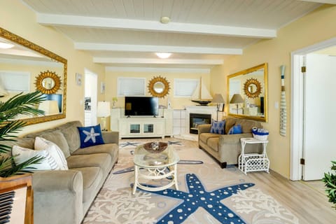 Between the Dunes Breezy Beachfront Oceano Home! House in Oceano