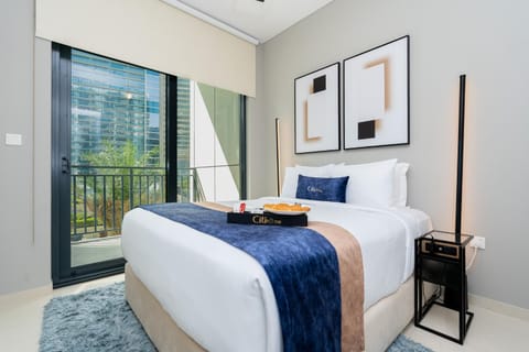 Bed, View (from property/room), Photo of the whole room, Bedroom, Pool view