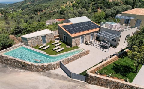 Property building, Natural landscape, Bird's eye view, Mountain view, Swimming pool, Swimming pool