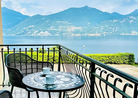 Balcony/Terrace, Lake view