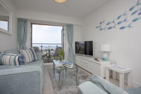 TV and multimedia, Balcony/Terrace, Living room, Seating area, Sea view