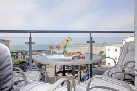 Natural landscape, Balcony/Terrace, Seating area, Dining area, Sea view