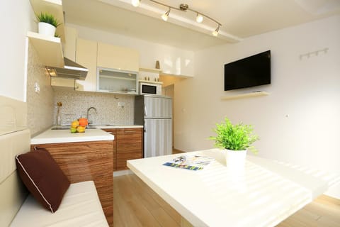 Property building, Living room, Seating area, Dining area