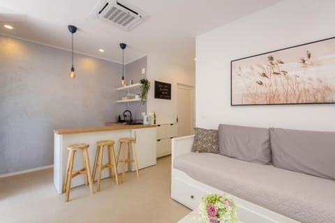 Kitchen or kitchenette, Living room