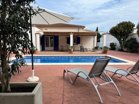 Property building, Patio, Day, Pool view, Swimming pool, sunbed