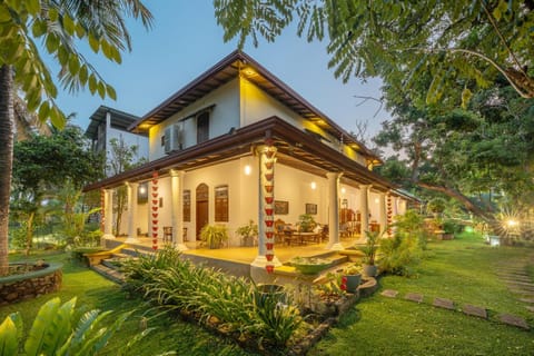 Property building, Natural landscape, Garden, Garden view