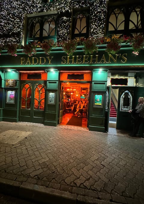 Property building, Lounge or bar, Evening entertainment