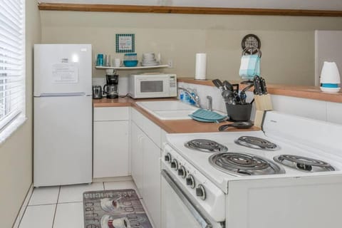 Tree-house style cabin Loft apt North Palm Beach Cabin in North Palm Beach