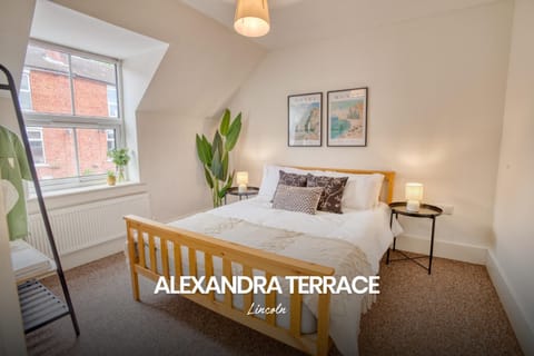 Sentimental and Homely 3-bed Home in Lincoln by Renzo, Amazing Location, Close to Cathedral and Castle! Apartment in Lincoln