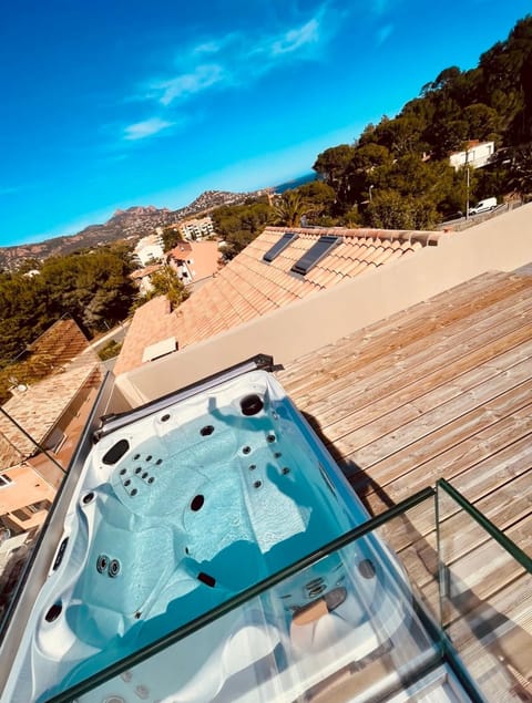 Magnifique Duplex Contemporain Climatisé Jacuzzi Ref Duplex Vill'Attilio House in Saint-Raphael