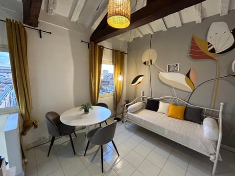 Tower 22 - Centre and near train station Apartment in Modena