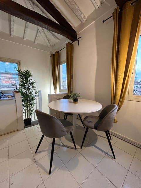 Tower 22 - Centre and near train station Apartment in Modena