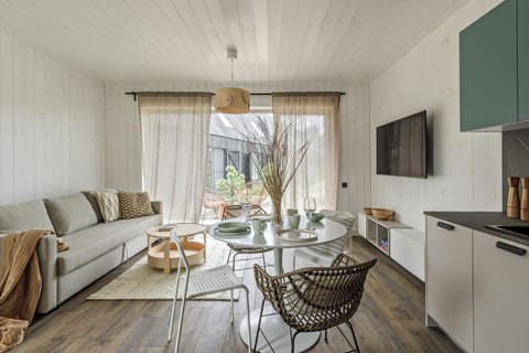 TV and multimedia, Kitchen or kitchenette, Living room, Seating area, Dining area
