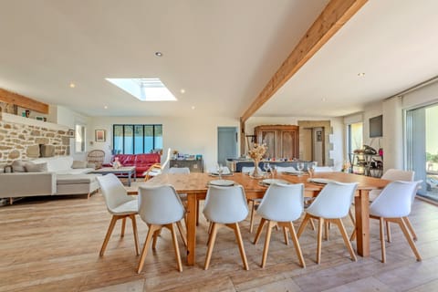 Villa Léonie - piscine intérieure House in Kerlouan