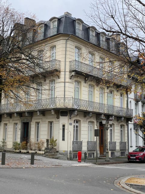 Property building, Location