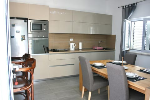 Kitchen or kitchenette, Dining area, dishwasher, oven, stove