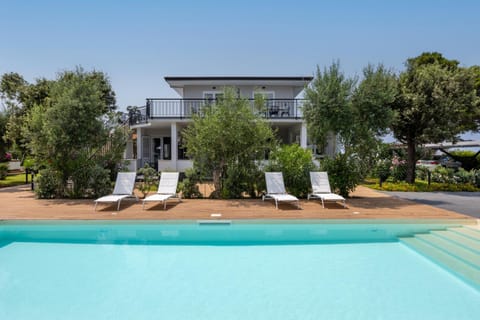Property building, Patio, Spring, Day, Garden, Garden view, Pool view, Swimming pool, sunbed