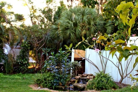 NPB Tropical Hideaway Apartment in North Palm Beach