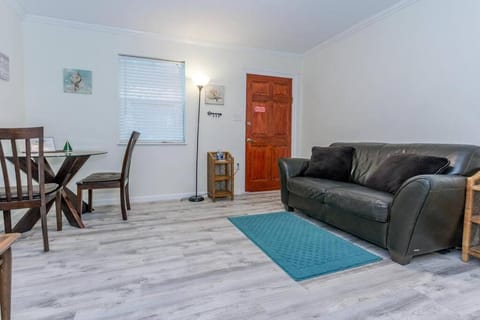 NPB Tropical Hideaway Apartment in North Palm Beach